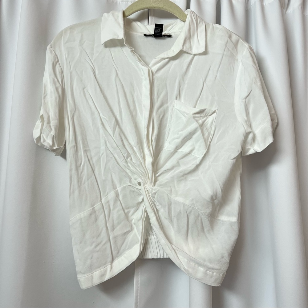 NWOT F21 Solid White Twist Front Short Sleeve Academia Blouse Size Medium